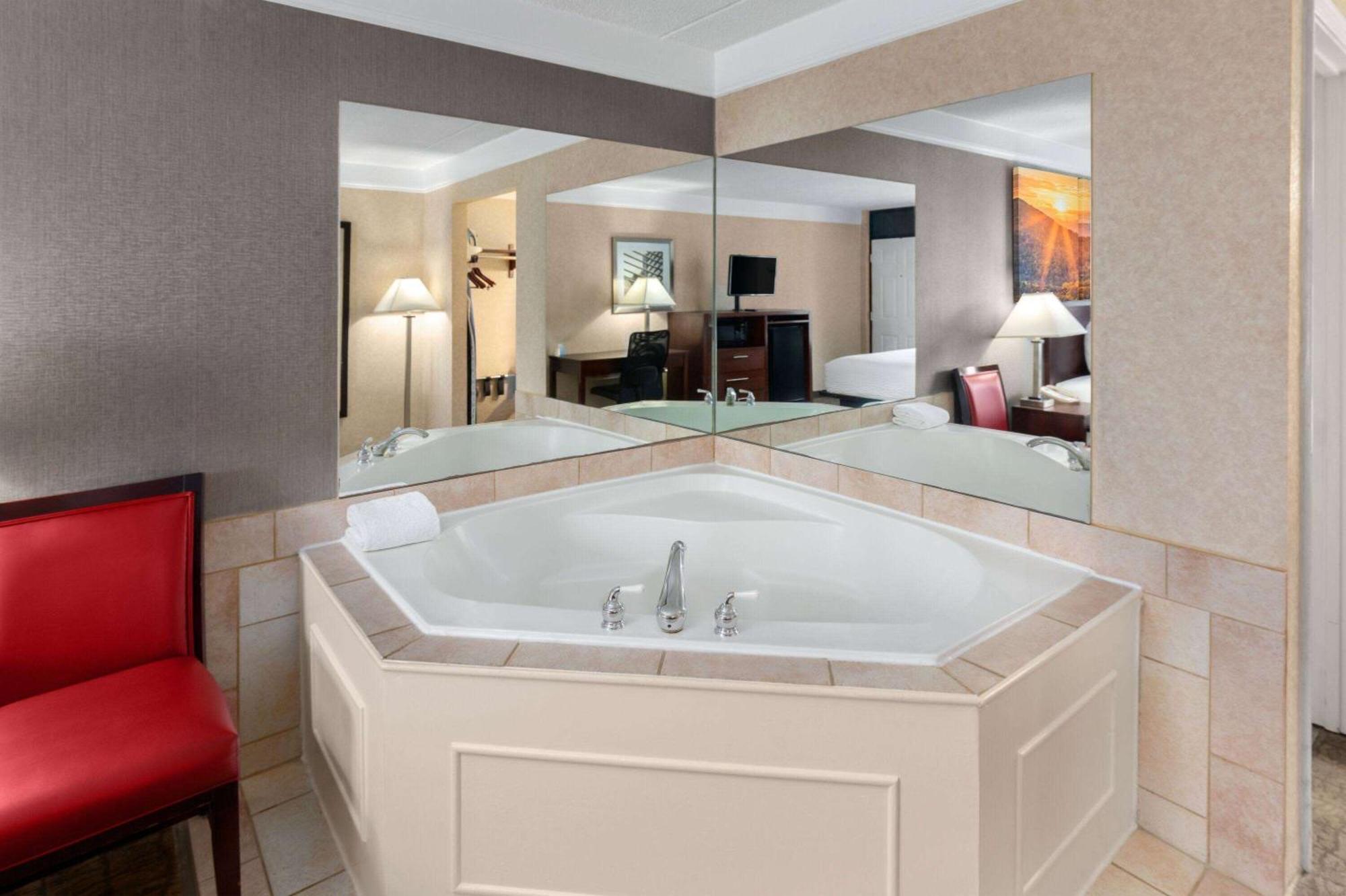 Days By Wyndham Kentucky Hotel 3*